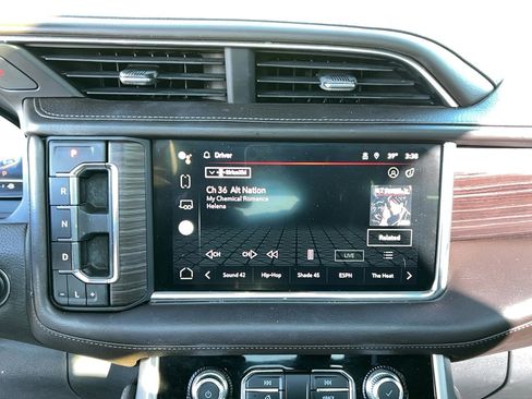 Used 2022 GMC Yukon Denali w/ Denali Premium Package image 19