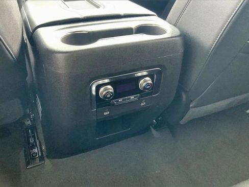 Used 2023 GMC Yukon SLT image 37