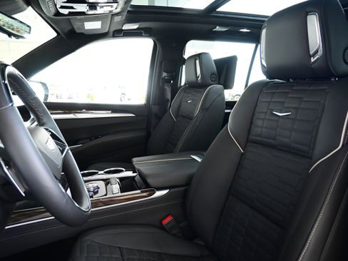 Used 2025 Cadillac Escalade Sport Platinum image 34