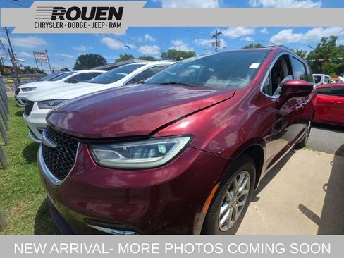 Used 2021 Chrysler Pacifica Touring FWD image 1