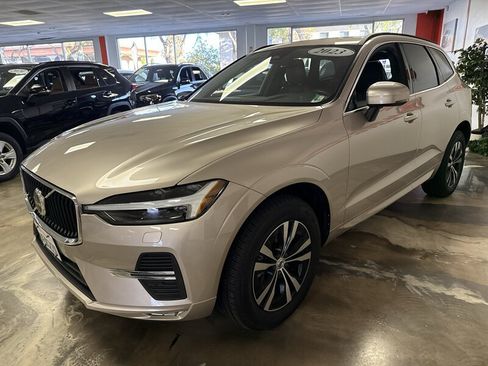 Used 2023 Volvo XC60 B5 Core AWD/4WD image 3