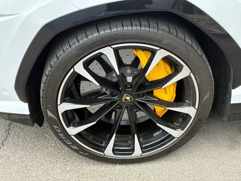 Used 2022 Lamborghini Urus AWD/4WD image 11