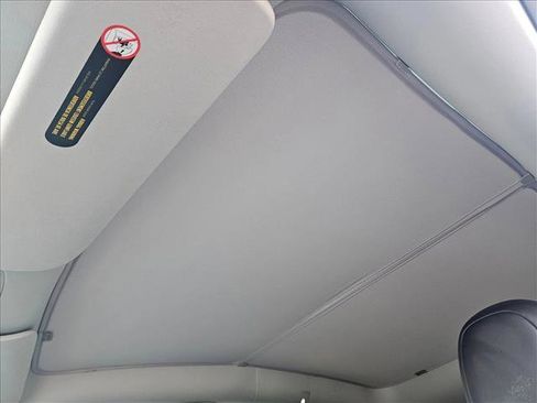 Used 2023 Tesla Model Y Performance image 16