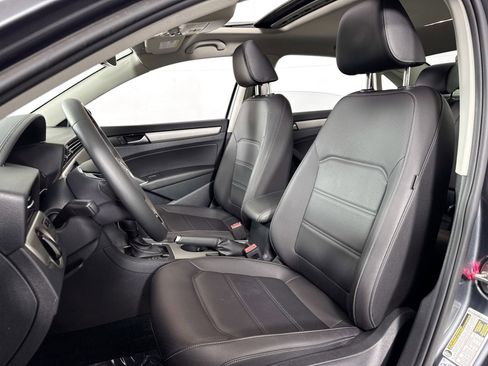 Used 2022 Volkswagen Passat 2.0T SE image 25