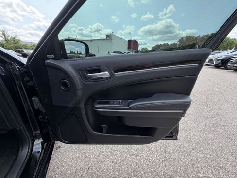 Used 2019 Chrysler 300 S AWD/4WD image 33