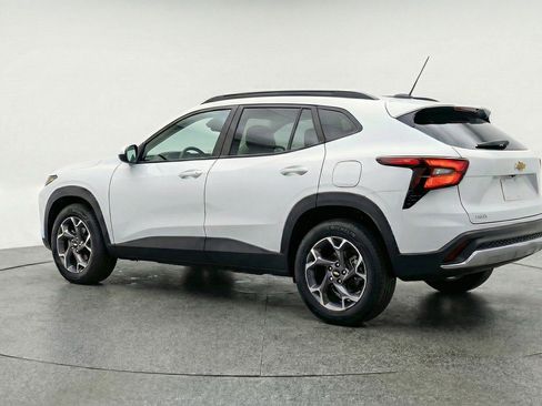 Used 2025 Chevrolet Trax LT image 6