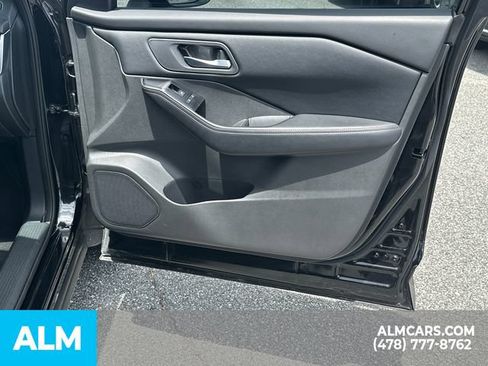 Used 2025 Nissan Rogue SV FWD image 16