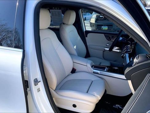 Used 2025 Mercedes-Benz GLB 250 4MATIC image 7