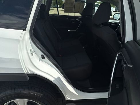 Used 2024 Toyota RAV4 XLE FWD image 32