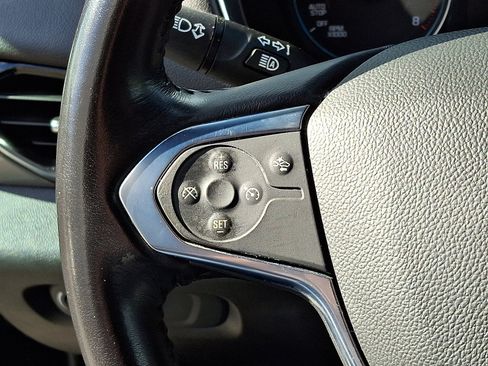 Used 2022 Chevrolet Traverse LT image 24