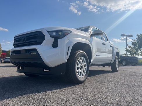 Certified 2024 Toyota Tacoma SR5 image 17