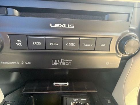 Used 2023 Lexus GX 460 Premium w/ Accessory Package AWD/4WD image 18