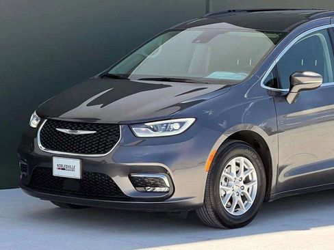 Used 2022 Chrysler Pacifica Touring-L FWD image 30