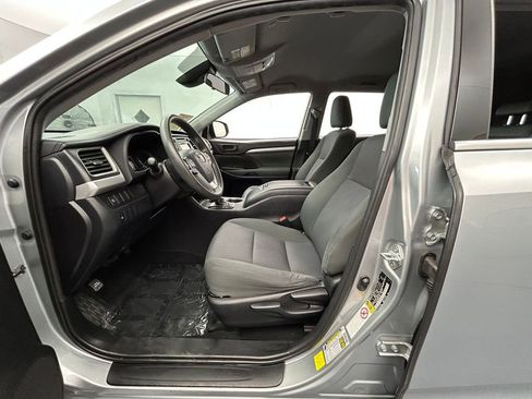 Used 2019 Toyota Highlander LE FWD image 19