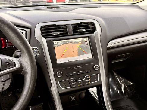 Used 2019 Ford Fusion SE FWD image 33