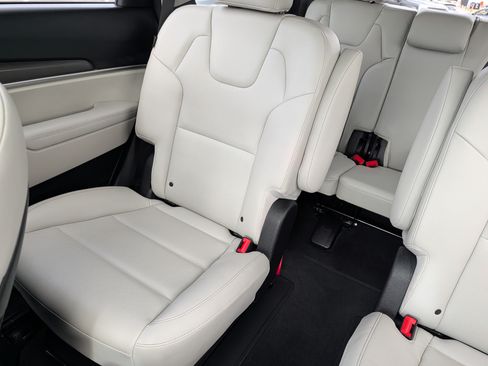 Certified 2023 Kia Telluride S w/ S Sunroof Package AWD/4WD image 12