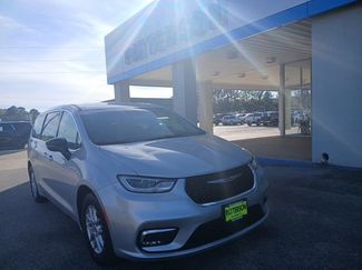 Used 2024 Chrysler Pacifica Touring-L video 1