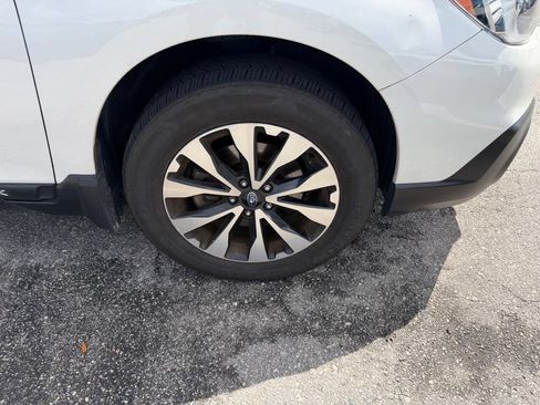 Used 2017 Subaru Outback 2.5i Limited AWD/4WD image 4