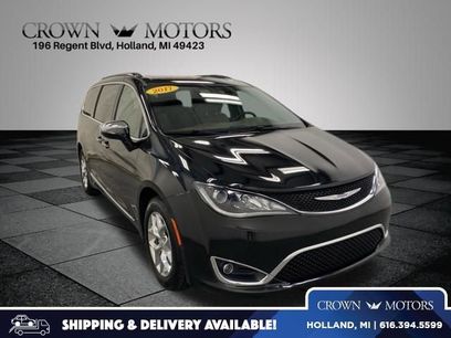 Used 2017 Chrysler Pacifica Limited w/ UConnect Theater Package