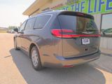 Used 2022 Chrysler Pacifica Touring-L image 5