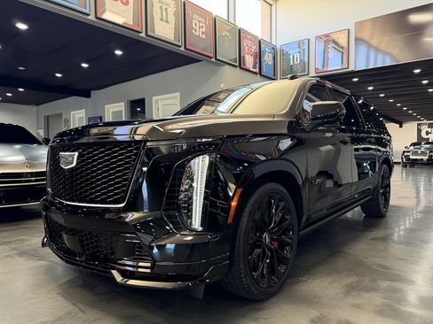 Used 2026 Cadillac Escalade ESV V w/ LPO, ONYX Package AWD/4WD image 1