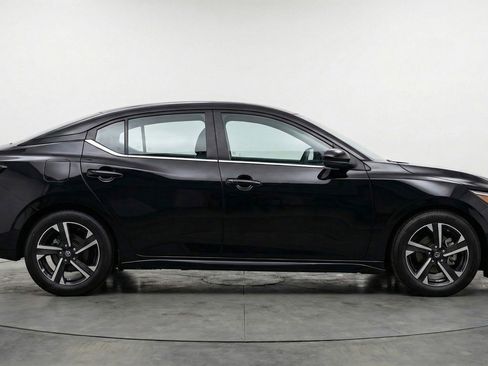 Used 2025 Nissan Sentra SV image 11