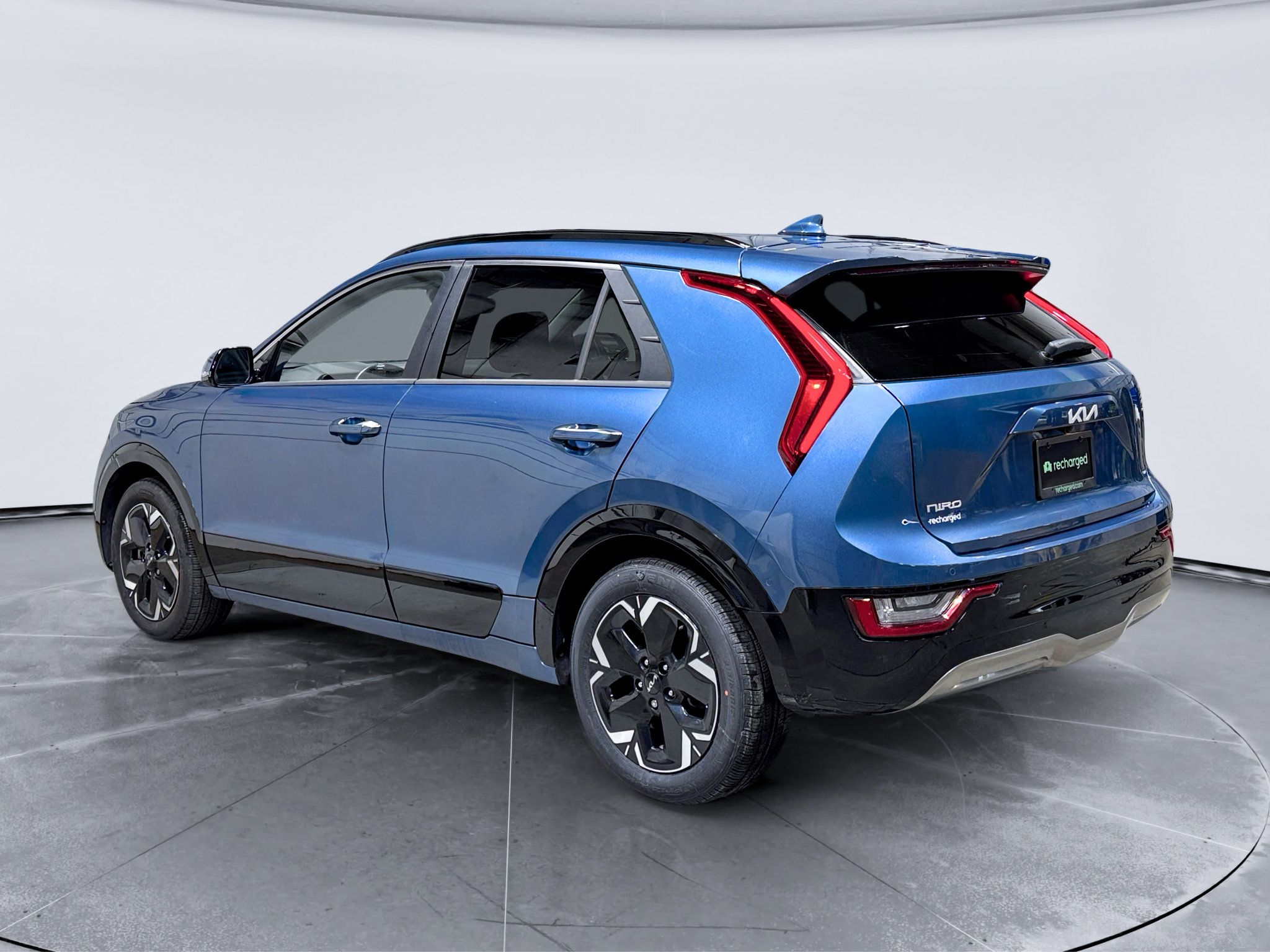 Used 2023 Kia Niro Wave FWD image 2