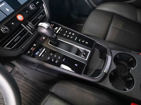 Certified 2026 Porsche Macan AWD/4WD image 23