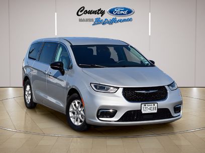 Used 2024 Chrysler Pacifica Touring-L