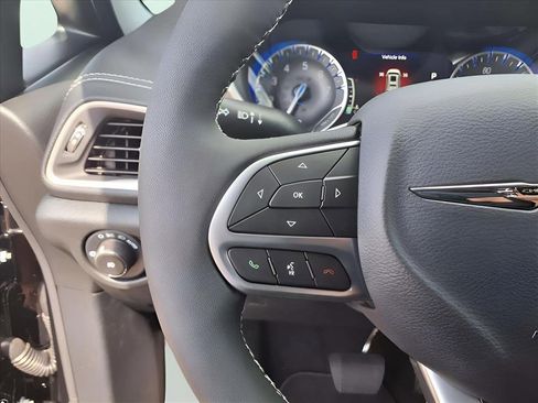 New 2026 Chrysler Pacifica Select image 15