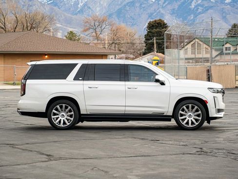 Used 2022 Cadillac Escalade ESV Premium Luxury Platinum w/ Heavy-Duty Trailer Package image 4