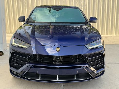 Used 2019 Lamborghini Urus AWD/4WD image 2