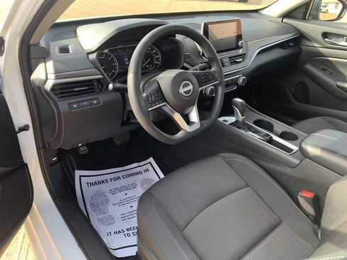 Used 2025 Nissan Altima 2.5 SV FWD image 7