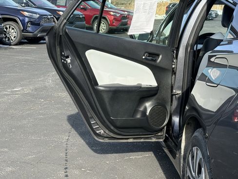 Used 2022 Toyota Prius XLE image 19