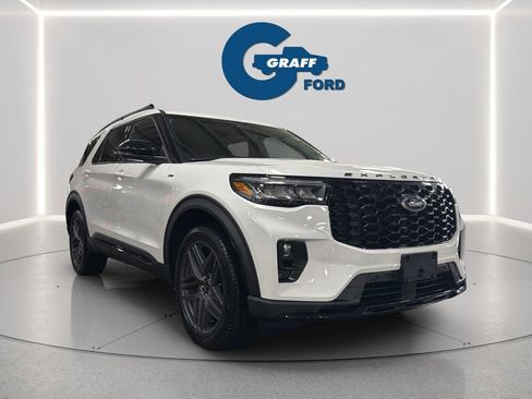 Used 2025 Ford Explorer ST-Line w/ ST-Line Street Pack image 11