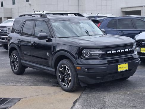Used 2024 Ford Bronco Sport Outer Banks w/ Tech Package AWD/4WD image 3