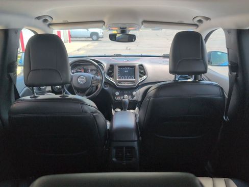 Used 2019 Jeep Cherokee Trailhawk w/ Cold Weather Group AWD/4WD image 3