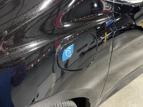 Used 2024 Chrysler Pacifica Select image 9