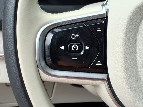 Certified 2025 Volvo XC90 B6 Plus w/ Protection Package Premier AWD/4WD image 20