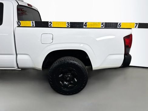 Used 2022 Toyota Tacoma SR AWD/4WD image 14