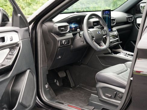 Used 2023 Ford Explorer ST w/ Technology Package image 13