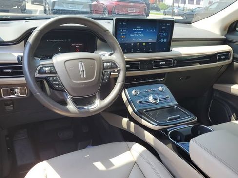 Used 2022 Lincoln Nautilus FWD w/ Premium Package image 10