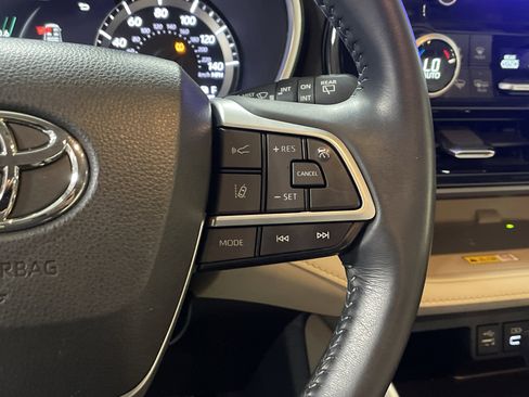 Used 2023 Toyota Highlander XLE image 20