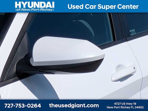 Used 2025 Hyundai Elantra Hybrid FWD image 11