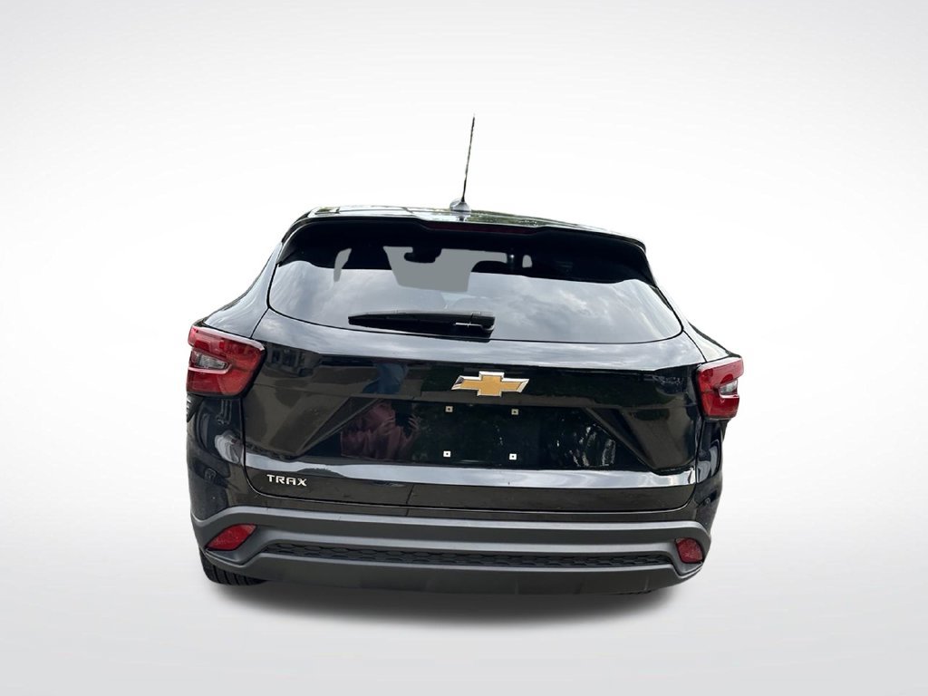 Used 2024 Chevrolet Trax LS w/ LS Convenience Package FWD image 5
