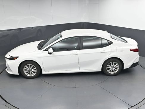 Used 2025 Toyota Camry LE FWD image 35