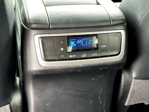 Used 2018 Toyota Highlander Limited FWD image 19