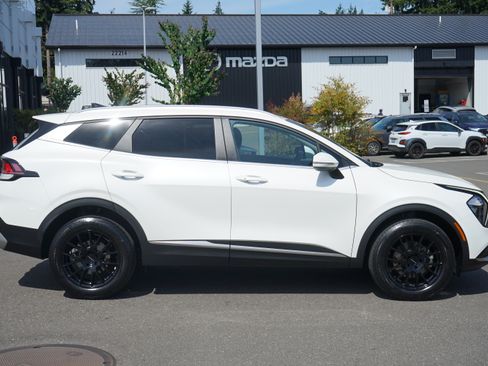 Used 2023 Kia Sportage EX AWD/4WD image 2