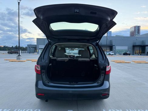 Used 2012 MAZDA MAZDA5 Touring w/ Moonroof & Audio Pkg FWD image 10