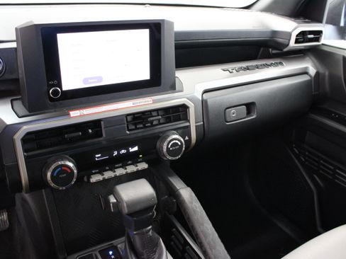 Used 2026 Toyota Tacoma SR5 AWD/4WD image 15